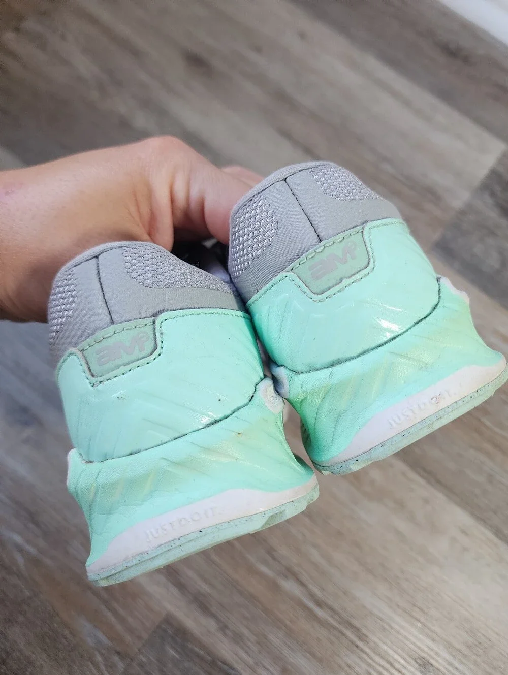 Nike Airmax Kids' Gray Mesh Sneakers with Mint Swoosh Size 6 Big Girls
